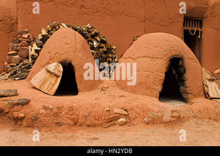 Pueblo four en argile dans la région de El Rancho de las Golondrinas Banque D'Images