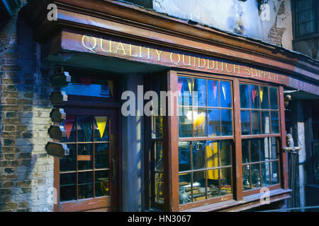 Boutique de fournitures de Quidditch de qualité sur Harry Potter Warner Brothers Studio Tour Banque D'Images