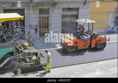 Cour pour le bitumage d'une route Banque D'Images