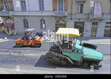 Cour pour le bitumage d'une route Banque D'Images