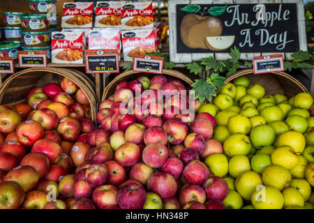 Le marché de pays de Troyer écran apple store à Berlin, Ohio, USA. Banque D'Images