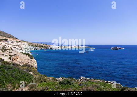 Côte Rocheuse dans l'île de Kimolos, Cyclades, Grèce Banque D'Images