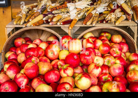 Le marché de pays de Troyer écran apple store à Berlin, Ohio, USA. Banque D'Images