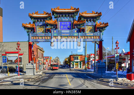 Ottawa, Canada - le 25 décembre 2016 : l'arche impériale royale à Ottawa, Canada. Il marque l'entrée du quartier de Chinatown, à Ottawa. Banque D'Images