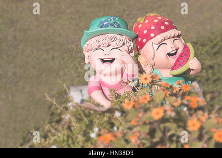 Close up,Happy dolls dans le jardin  <couleur > Banque D'Images