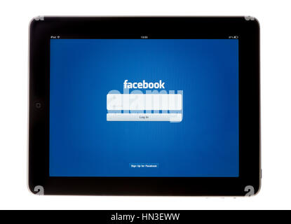 Bath, Royaume-Uni - 9 novembre, 2011 : Un Apple iPad affichant l'écran de connexion de l'application Facebook, tourné sur un fond blanc. Le medi Banque D'Images