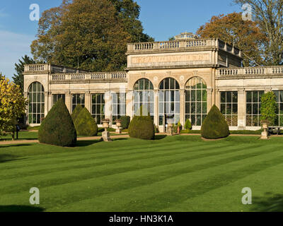 L'Orangerie et le jardin italien au château d'Ashby House et jardins,Château Ashby, Northamptonshire, England, UK Banque D'Images