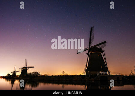 Ciel étoilé sur Dutch mills. Banque D'Images