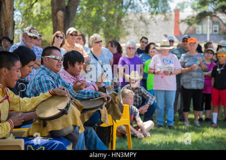 Fort Stanton, Nouveau Mexique - apache Mescalero drummers effectuer à 'Fort Stanton Live !, un programme annuel de l'histoire vivante. L'Armée construit le Fort Stanton dans Banque D'Images