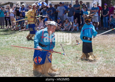 Fort Stanton, Nouveau Mexique - apache Mescalero danseurs effectuer à 'Fort Stanton Live !, un programme annuel de l'histoire vivante. L'Armée construit le Fort Stanton dans Banque D'Images