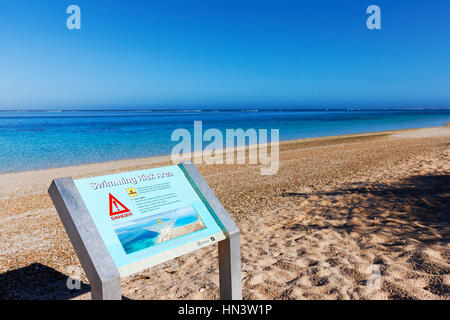 Une zone de risque warning sign on Beach, Cape Range National Park , l'ouest de l'Australie. Banque D'Images