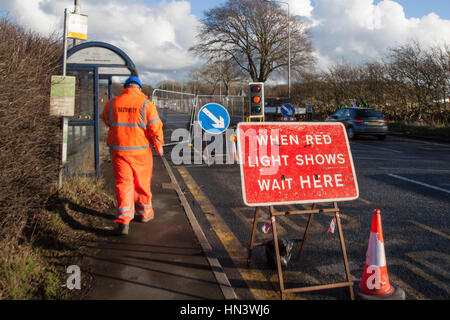 Blackpool, Lancashire, Royaume-Uni. 7 Février, 2017. Nouvelle ant-fracturation signes apparaissent à Cuadrilla site que la protestation contre l'exploration et de forage pour le gaz de schiste se poursuit. L'entreprise béton bpe Moore et Armstrong en agrégats de Bolton ont mis fin à leurs contrats avec Cuadrilla pour alimenter la nouvelle route Preston site suite à un blocus '' leurs dépôts. /AlamyLiveNews MediaWorldImages crédit ; Banque D'Images