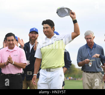 Scottsdale, Arizona, USA. Feb, 2017 5. Hideki Matsuyama (JPN) Golf : Hideki Matsuyama (C) du Japon célèbre après avoir remporté l'Open de Phoenix de la gestion des déchets à TPC Scottsdale à Scottsdale, Arizona, United States . Credit : AFLO/Alamy Live News Banque D'Images