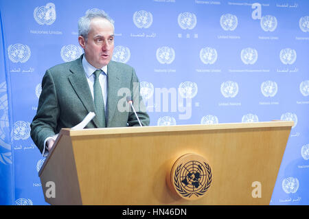 Organisation des Nations Unies, New York, USA. Le 08 février, 2017. Secrétaire général de l'ONU porte-parole Stephane Dujarric, António Guterres a déclaré jeudi que les 12 millions de personnes au Yémen fait face à la menace de la famine provoquée par deux années de guerre civile et la situation se détériorait rapidement. Elle a lancé un appel pour 2,1 milliard de dollars pour fournir de la nourriture et d'autres aide à sauver des vies, en disant que l'économie du Yémen et les institutions s'effondrent et son infrastructure a été dévastée . Credit : Luiz Roberto Lima/ANB/Alamy Live News Banque D'Images