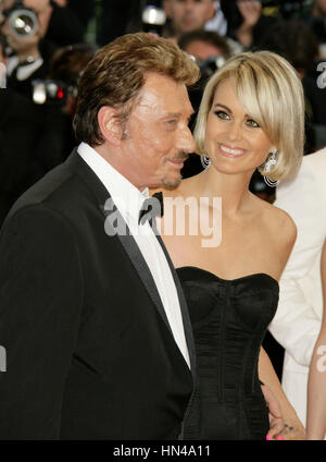 Johnny Hallyday et Laeticia Hallyday arrivent à la première du film 'Vengence' au 62e Festival de Cannes le 17 mai 2009 à Cannes, France. Photo de Francis Specker Banque D'Images