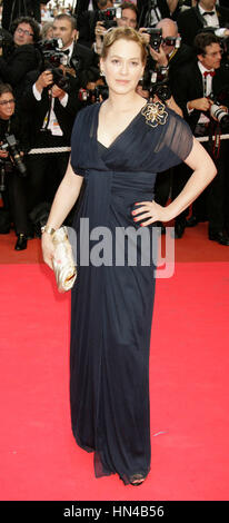 Franka Potente arrive au Palais des Festivals pour la première du film che lors de la 61e Festival International du Film de Cannes le 21 mai 2008 à Cannes, France. Photo par Francis Specker Banque D'Images