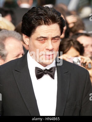 L'acteur Benicio Del Toro arrive au Palais des Festivals pour la première du film che lors de la 61e Festival International du Film de Cannes le 21 mai 2008 à Cannes, France. Photo par Francis Specker Banque D'Images