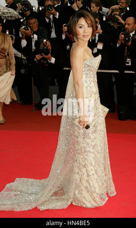 Michelle Yeoh arrive à la première pour le "l'échange" au Palais des Festivals durant le 61ème Festival International du Film de Cannes le 20 mai 2008 à Cannes, France. Photo par Francis Specker Banque D'Images