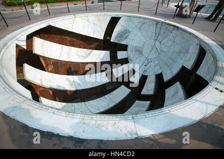 Jain Prakash Yantra instrument astronomique Jantar Mantar, observatoire astronomique d'architecture, Jaipur, Rajasthan, Inde Banque D'Images