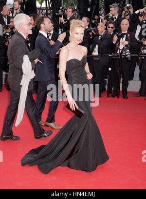 Judit Masco arrive pour la première de The Homesman au Festival de Cannes le 18 mai 2014, à Cannes, France. Photo par Francis Specker Banque D'Images