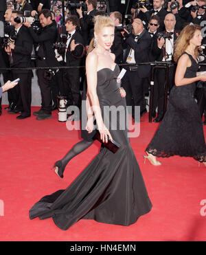 Judit Masco arrive pour la première de The Homesman au Festival de Cannes le 18 mai 2014, à Cannes, France. Photo par Francis Specker Banque D'Images