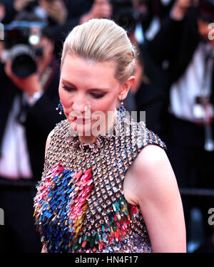 Cate Blanchett arrive à la premiere pour le film, How to Train Your Dragon 2, au Festival de Cannes le 16 mai 2014, à Cannes, France. Photo par Francis Specker Banque D'Images