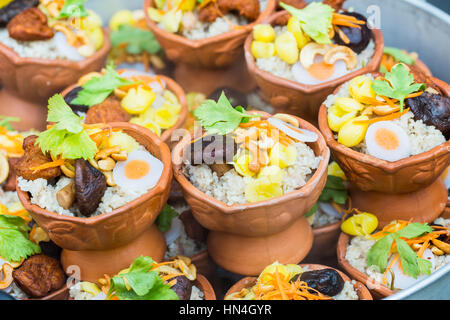 Végétarien de style thaï, riz frit, à la vapeur propre mélange sain d'aliments à base de riz avec légumes champignons écrou pas de viandes animales. Banque D'Images