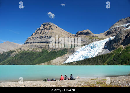 Belle journée à Berg Lake dans le parc provincial du mont Robson dans British Columbia Canada Banque D'Images