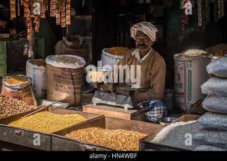 Vente d'épices indien, Agra Bazar Banque D'Images