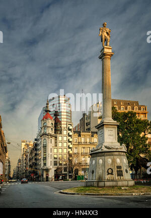 Le général Juan Lavalle Colonne dans Plaza Lavalle Banque D'Images