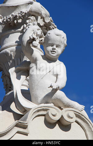 Des statues d'enfants dans les jardins du Belvédère à Vienne (Autriche). Banque D'Images