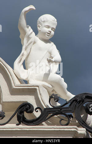 Des statues d'enfants dans les jardins du Belvédère à Vienne (Autriche). Banque D'Images