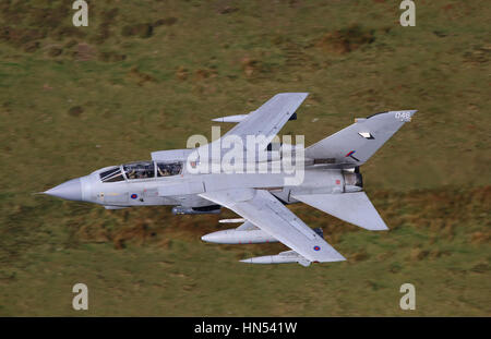 RAF Tornado Gr4 avion sur un exercice de vol à basse altitude au Pays de Galles, Royaume-Uni, Novembre, 2016. Banque D'Images
