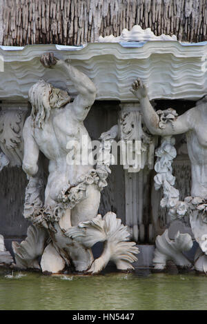 Statues décorant une founatin dans les jardins du Belvédère à Vienne (Autriche). Banque D'Images