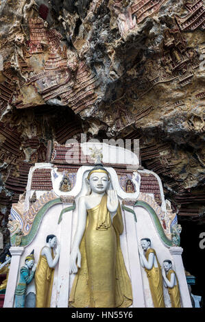 Le Myanmar (anciennement la Birmanie). L'Etat de Kayin (Karen). L'HPA. Gon (Kaw Kaw Goon) grotte, datée du 7e siècle Banque D'Images