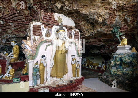 Le Myanmar (anciennement la Birmanie). L'Etat de Kayin (Karen). L'HPA. Gon (Kaw Kaw Goon) grotte, datée du 7e siècle Banque D'Images