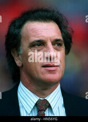 ALFIO BASILE FOOTBALL MANAGER DE L'ARGENTINE 25 Juin 1991 Banque D'Images