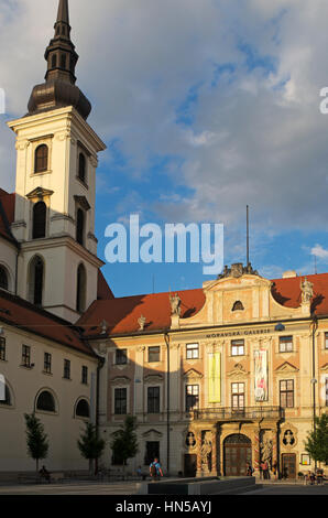 L'église Saint Thomas et Moravian Gallery à Moravske namesti Brno République tchèque Banque D'Images