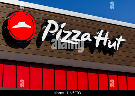 Indianapolis - Circa 2017 Février : Pizza Hut Restaurants à ambiance décontractée. Pizza Hut est une filiale de YUM ! Marques III Banque D'Images