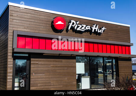 Indianapolis - Circa 2017 Février : Pizza Hut Restaurants à ambiance décontractée. Pizza Hut est une filiale de YUM ! IV Marques Banque D'Images