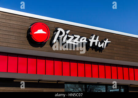 Indianapolis - Circa 2017 Février : Pizza Hut Restaurants à ambiance décontractée. Pizza Hut est une filiale de YUM ! Marques V Banque D'Images