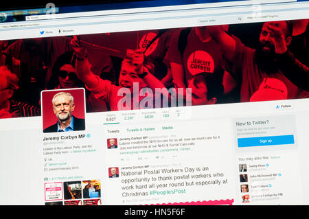 Le compte twitter de Jeremy Corbyn, le chef du parti travailliste et chef de l'opposition. Banque D'Images