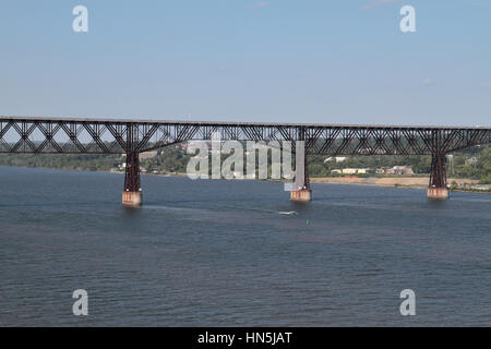 La passerelle sur l'Hudson, un ancien pont de chemin de fer sur la rivière Hudson à Poughkeepsie, New York, United States. Banque D'Images