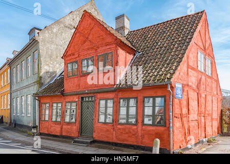 L'un des nombreux petits bâtiments dans la vieille ville de Helsingor au Danemark. Banque D'Images