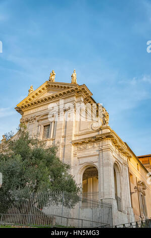 Santa Francesca Romana, précédemment connu sous le nom de Santa Maria Nova, est une église de Rome, Italie, situé près du Forum romain dans le rione Campitelli. Banque D'Images