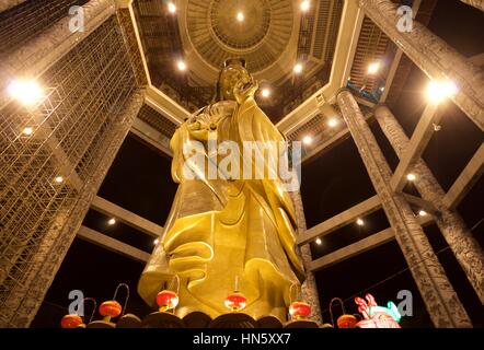 Kuan-Yin, Avalokiteshvara (Guanyin) statue de bodhisattva en temple de Kek Lok Si lors de célébration du Nouvel An chinois à Penang Banque D'Images