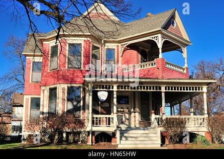 Vénérable et souvent maisons majestueuses sont nombreux dans le quartier historique d'Elgin qui est un ensemble de 697 bâtiments à Elgin, Illinois, USA. Banque D'Images