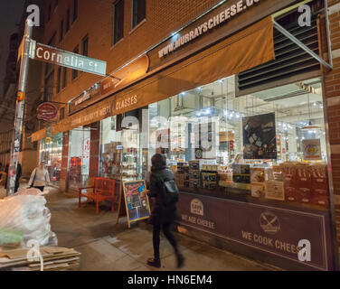 Le Murray's Cheese store à Greenwich Village à New York le Mardi, Février 7, 2017. Kroger Co., la plus grande chaîne d'épiceries aux États-Unis a acquis Murray's Cheese situé à Greenwich Village, à New York, pour un montant non communiqué. Murray a ouvert ses portes en 1940 alors que Kroger est situé dans 35 états. Kroger a eu un ministère du fromage de Murray dans 350 de ses magasins dans le cadre d'un accord datant de 2008.(© Richard B. Levine) Banque D'Images