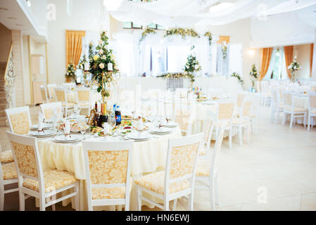 Intérieur d'une tente mariage decoration prêt pour vous Banque D'Images