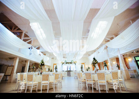 Intérieur d'une tente mariage decoration prêt pour vous Banque D'Images